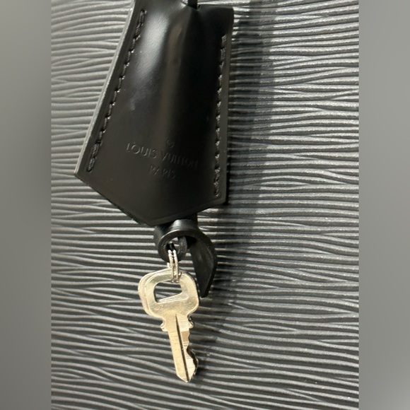 Louis Vuitton Alma GM - Picture 13 of 17